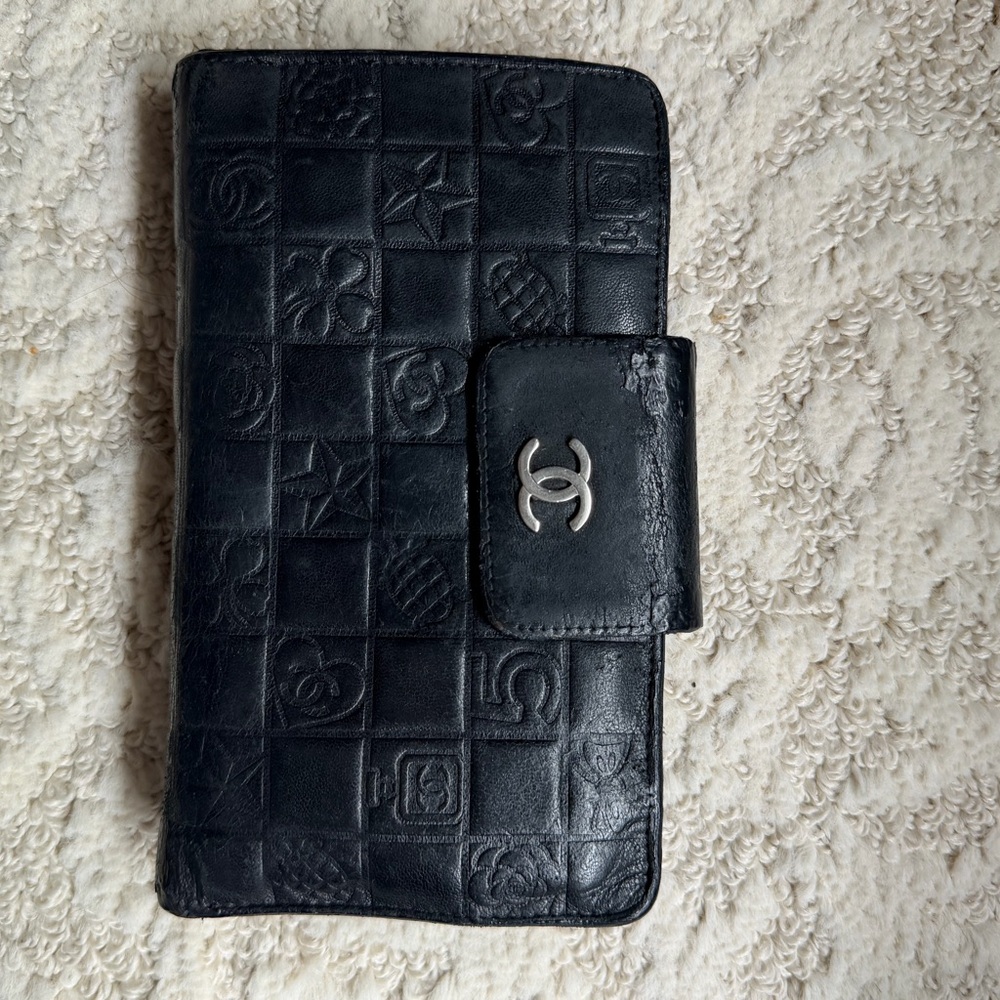 CHANEL Black Quilted Embossed Leather Wallet with Silver CC
